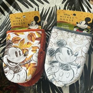 Mickey Mouse Oven Mitts (3)